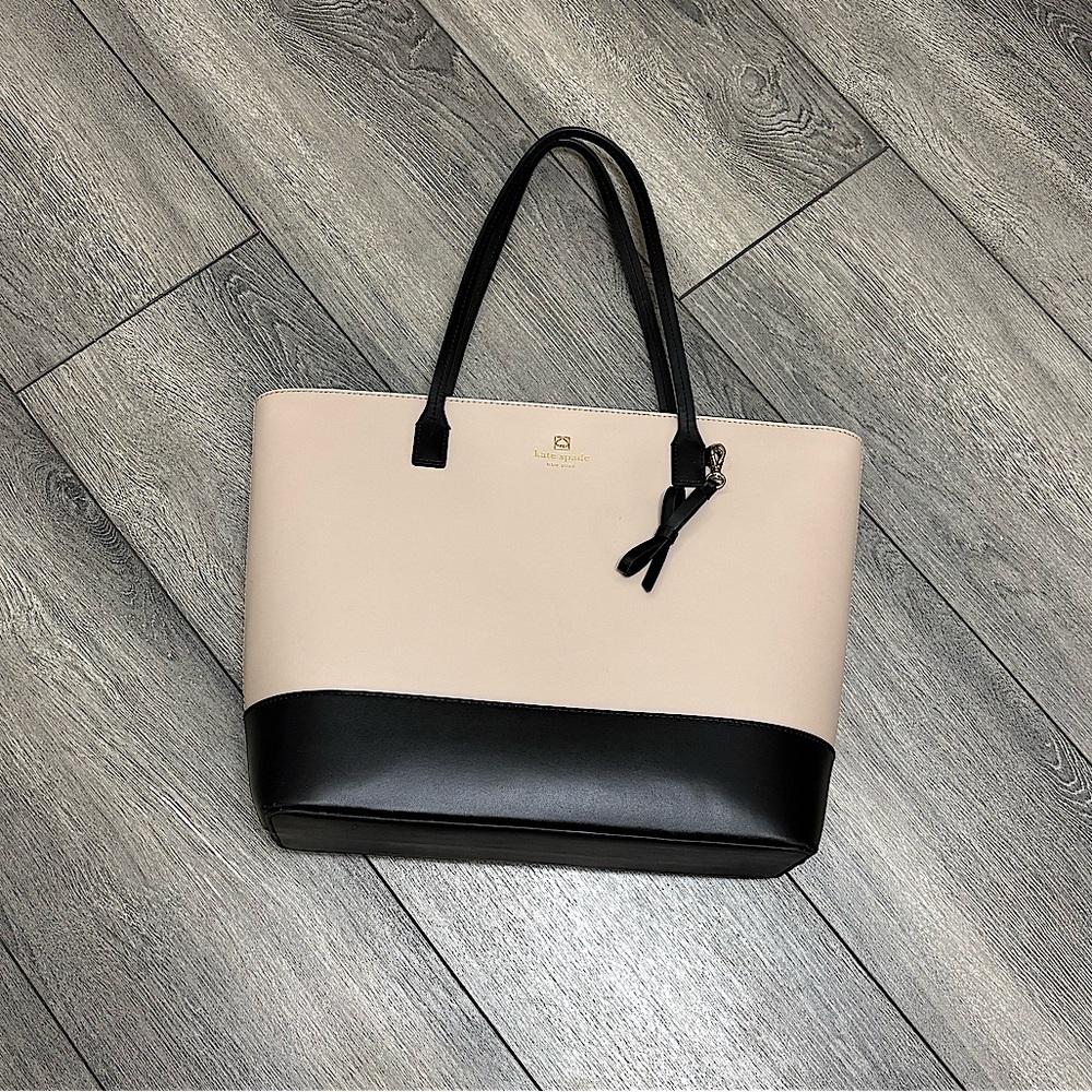 KATE SPADE • Cream & Black Tote Bag